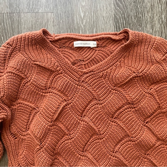 Moon and Madison sweater - Picture 3 of 3